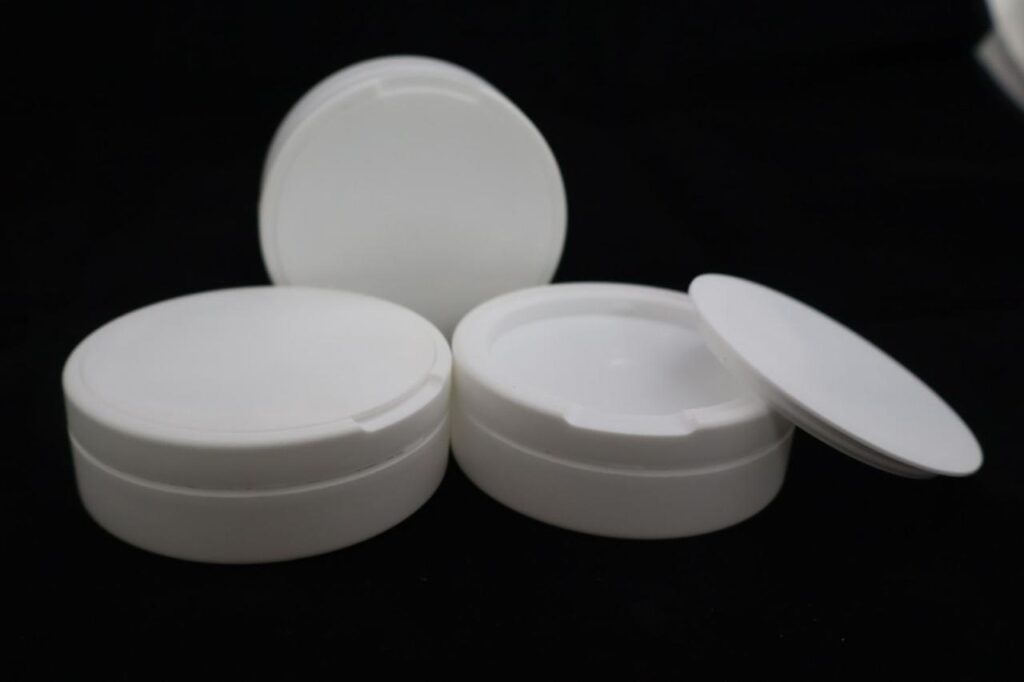 Plastic container for nicotine pouches